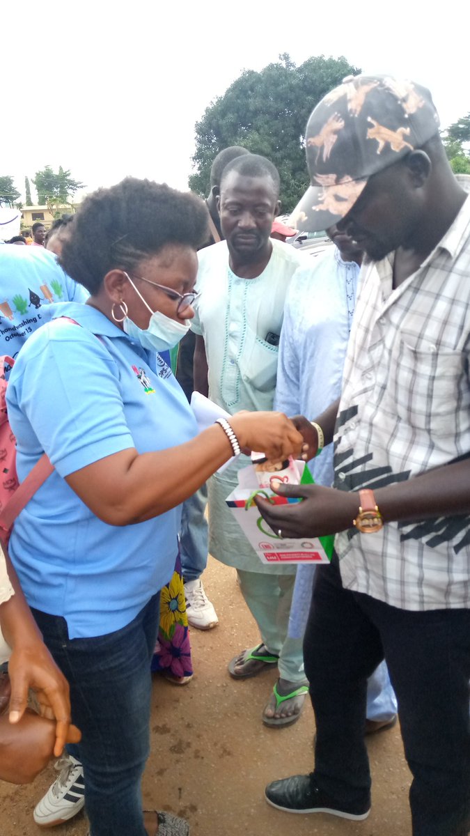 toiletkultureng's tweet photo. Global Hand Washing Day (GHWD) 2020 sensitization exercise by the National Task Group on Sanitation (NTGS) at Garki Old Market.  #HandHygieneforAll #healthyhabits #CleanNigeria #FMWR #FMHA #toiletkultureng #OPSWASH https://t.co/AIZ6A9D0oz