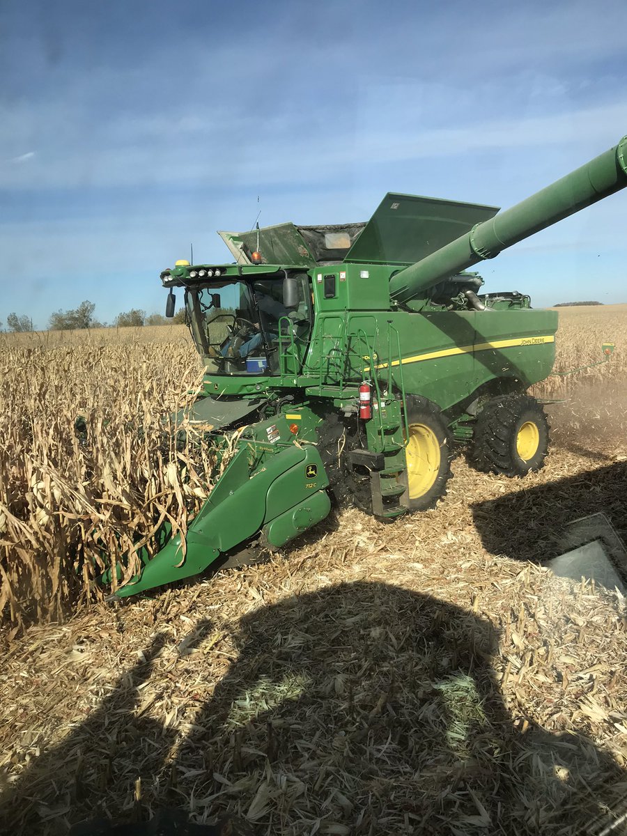 FultzJay's tweet image. Fanonthefarm enjoying a great day harvesting corn.