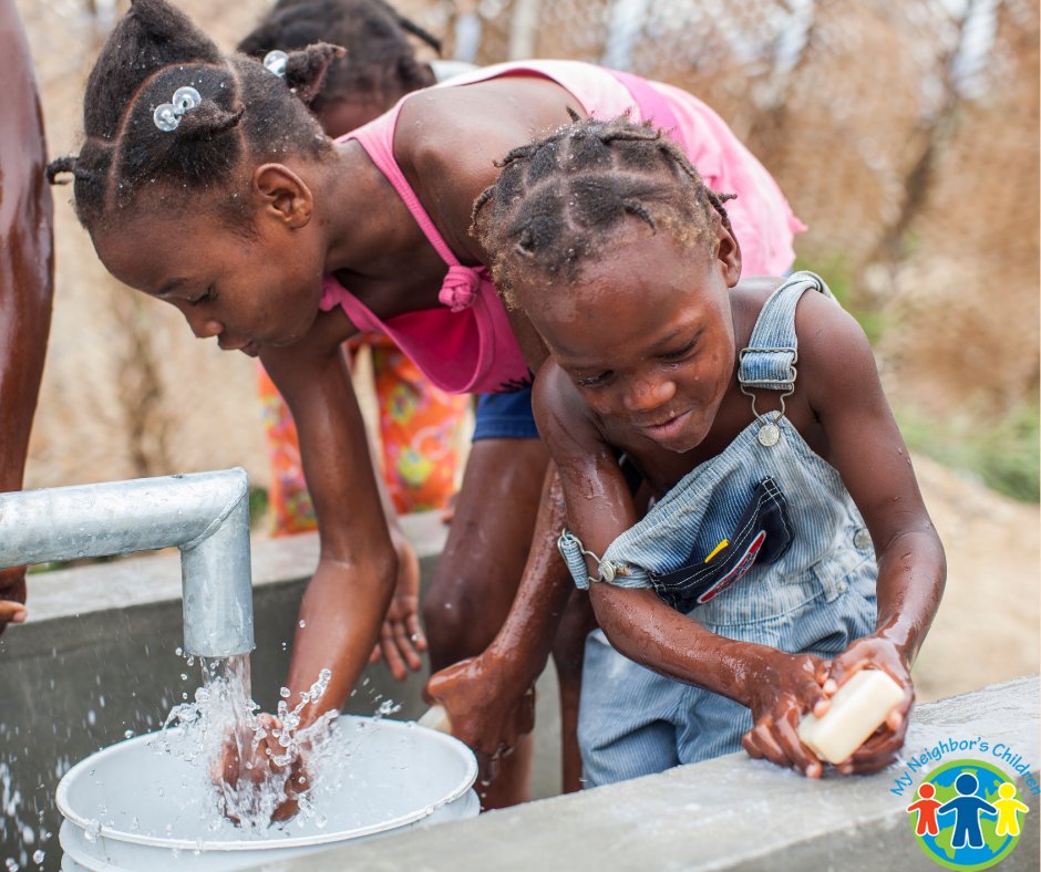 MNChildren's tweet image. Happy Global Handwashing Day! 2 out of 5 people around the world lack access to basic hand washing facilities. Together with @handinhandsoap we have provided over 1 million bars of soap to Haiti!
#NationalHandwashingDay #GlobalHandwashingDay
#Hygiene #Mnc #MyNeighborsChildren