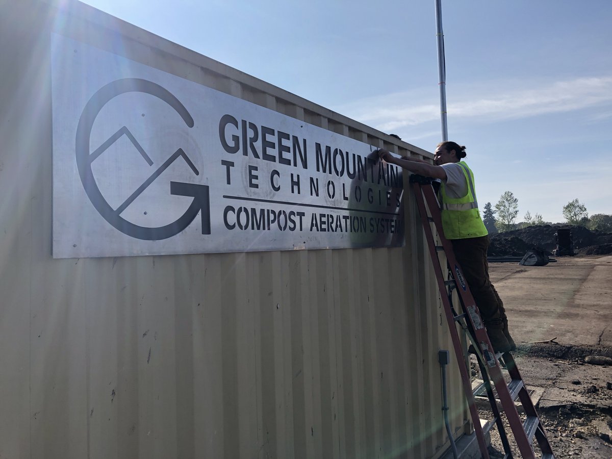 GreenMtTech's tweet photo. We were so thrilled to have Tyler Miller, an amazing member of Dirt Hugger's crew help out at an Oregon startup last week! Another #commercialcomposting project almost complete! https://t.co/UClw1ocpbk