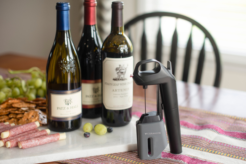 Geen zin om nog langer geopende flessen wijn te verspillen? 🍷
Geniet slim met Coravin: drink alleen de gewenste hoeveelheid en bewaar de rest van de fles daarna weken, maanden of zelfs jaren! 👍

#Wijnproeven