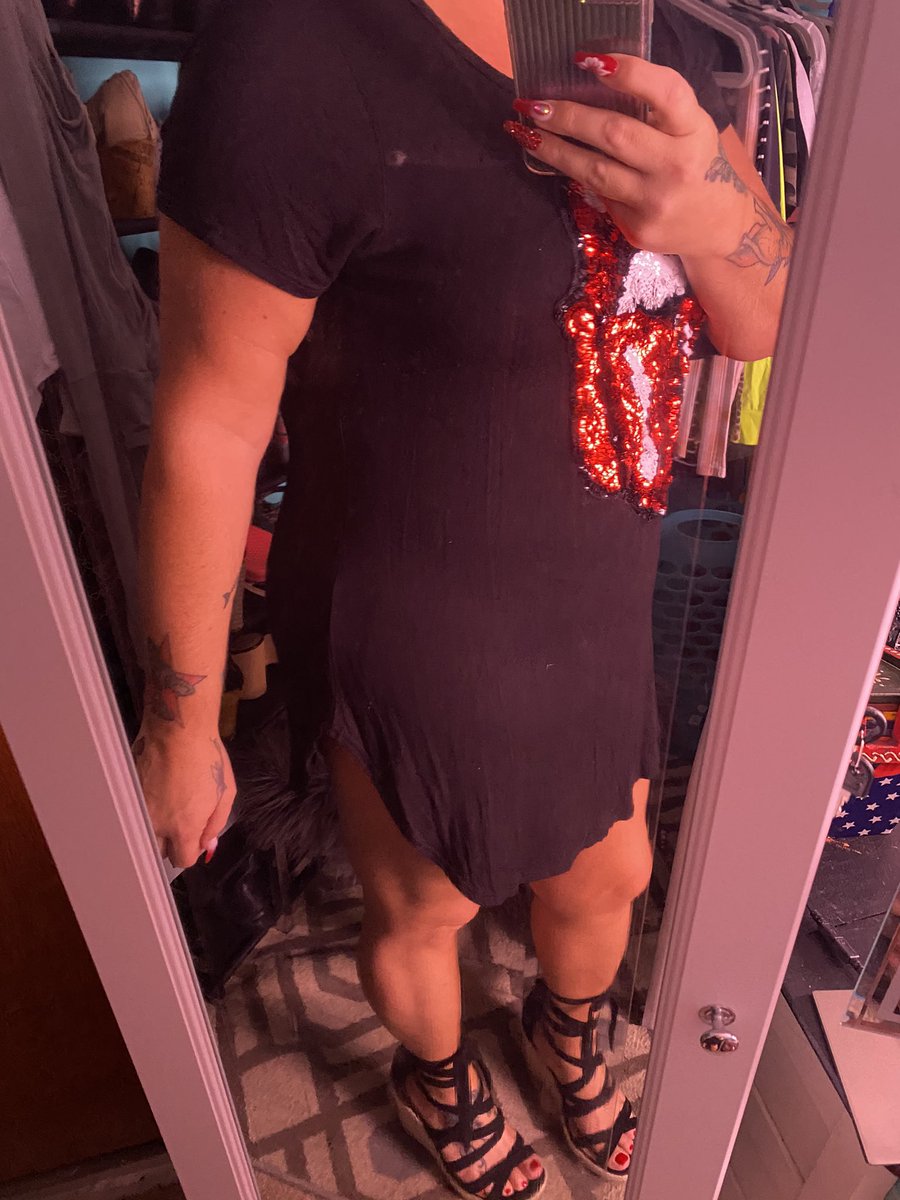 JessWellington2's tweet photo. Omg people! Look at my legs! Damn I didnโt know I was getting that definition! Thighs for days!
#thighs #thosethighstho #calves #onpoint #sluttydress #lovingmyself https://t.co/x6JwpJgUck