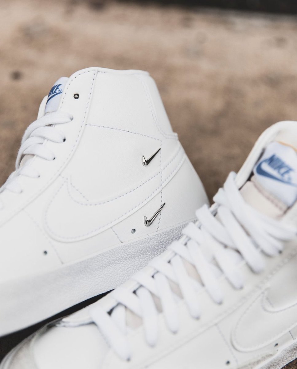 blazer mid 77 trainers white white hyper royal se