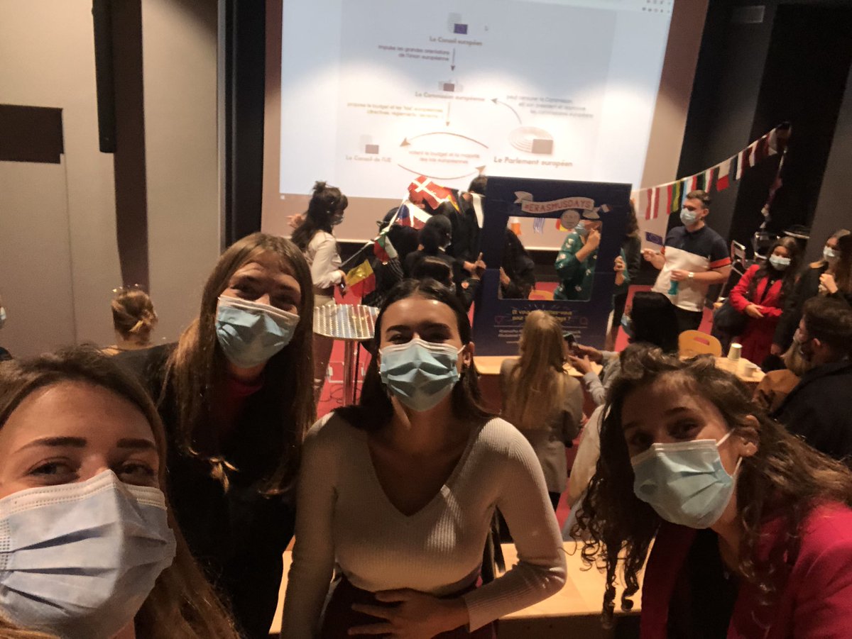 alx_lb's tweet photo. @Paola_Villam #lyceejarennes #btsci #erasmusdays https://t.co/n8LFOiJVzQ