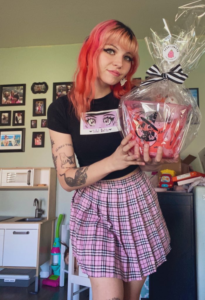 berryjaneco's tweet photo. I’m going to do a spooky basket giveaway when I hit 800 followers! Only 10 away (which is crazy) https://t.co/EEbGYomspE