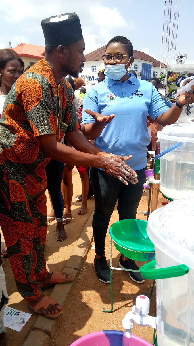 toiletkultureng's tweet photo. Global Hand Washing Day (GHWD) 2020 sensitization exercise by the National Task Group on Sanitation (NTGS) at Garki Old Market.  #HandHygieneforAll #healthyhabits #CleanNigeria #FMWR #FMHA #toiletkultureng #OPSWASH https://t.co/AIZ6A9D0oz
