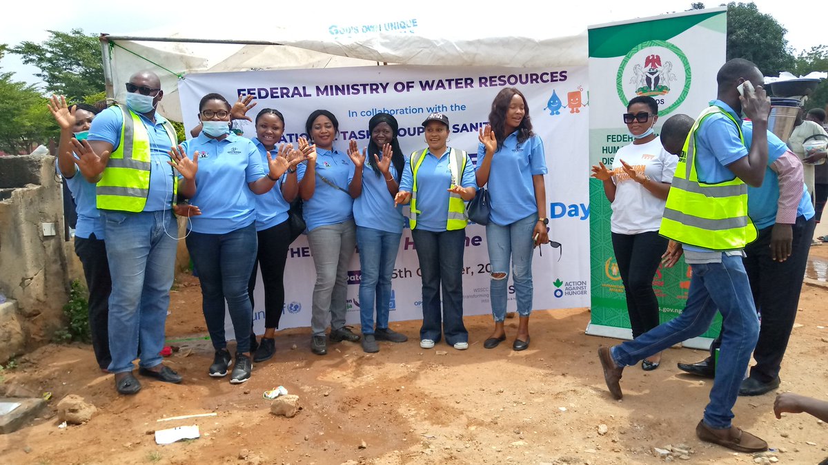toiletkultureng's tweet photo. Global Hand Washing Day (GHWD) 2020 sensitization exercise by the National Task Group on Sanitation (NTGS) at Garki Old Market.  #HandHygieneforAll #healthyhabits #CleanNigeria #FMWR #FMHA #toiletkultureng #OPSWASH https://t.co/AIZ6A9D0oz