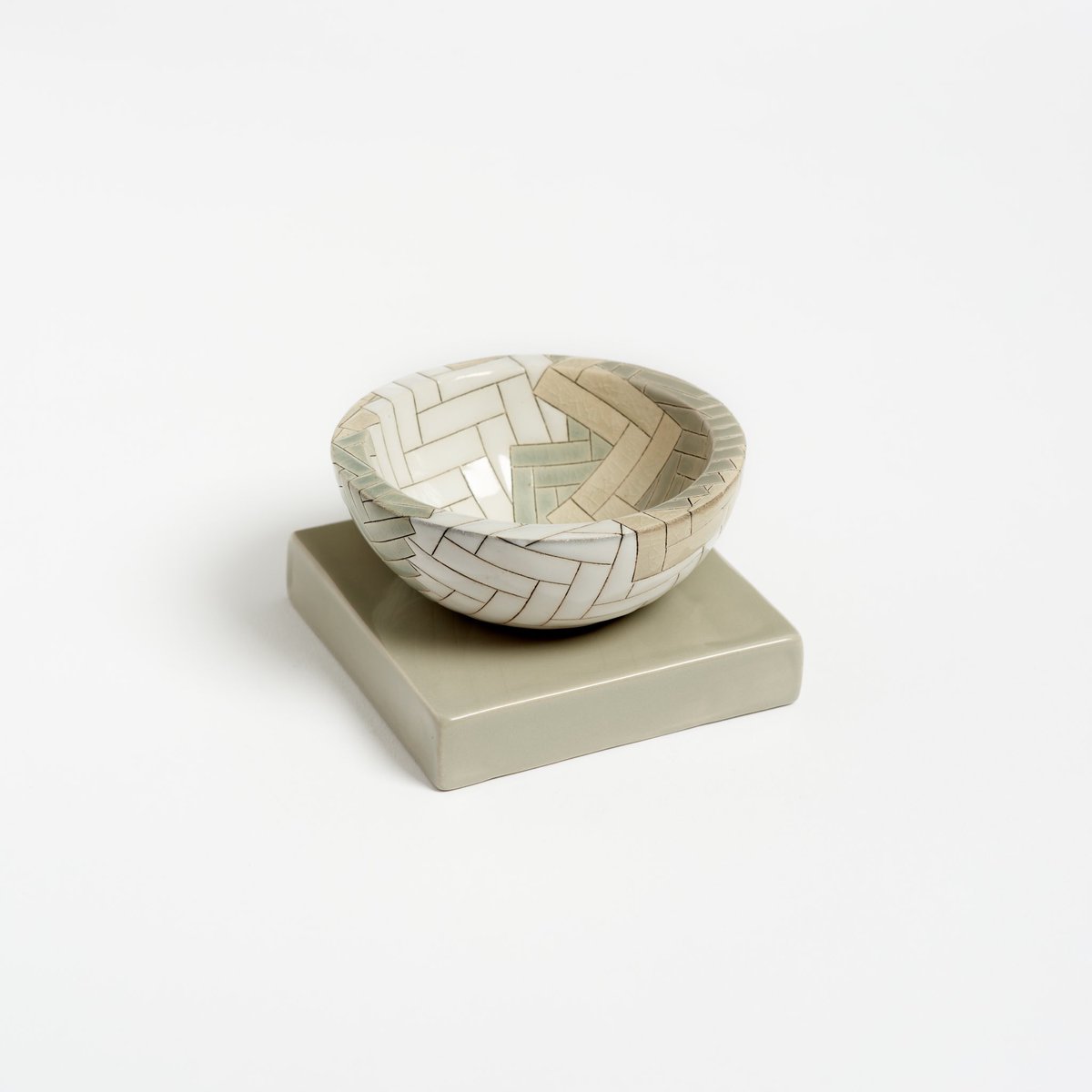 thegarnered's tweet photo. We are thrilled to announce that our latest collaboration with Edinburgh  based #ceramicist @frances_priest has launched on The Garnered - a beautiful collection of #handmade patterned bowls inspired by the colours on the island of Sanday in the #Orkneys. https://t.co/87wnw6Oyd2 https://t.co/1NkZT0eB2j