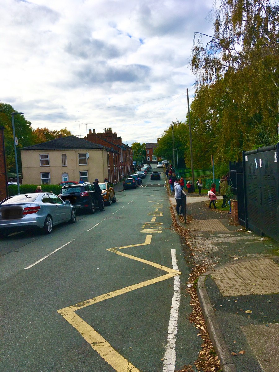 CreweCentralPol's tweet photo. Pcso Probin has been monitoring traffic at Beechwood Primary School #roadsafety #lotsofengagement #crewecentral https://t.co/NR1PAQjfUI