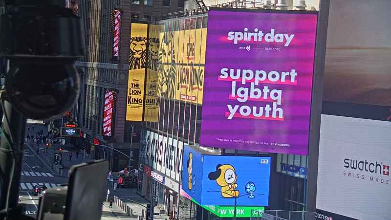 Times Square is purple today to support LGBTQ youth and to stand against bullying! #SpiritDay 🤩💜