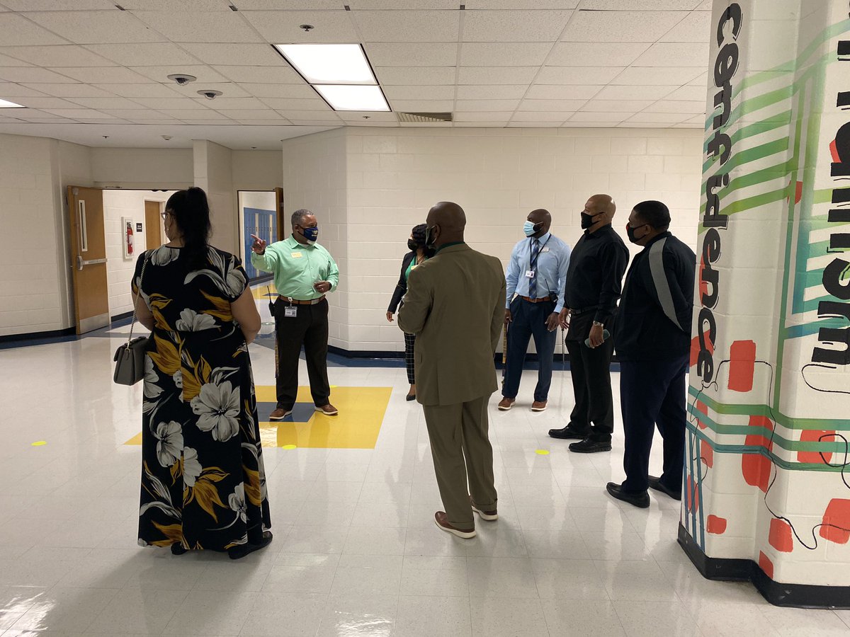 Dr_Douglas_CGHS's tweet photo. Former colleagues from DeKalb County School District visited @ELMS_HCS to see our safety procedures as Ss return to school so they can plan for the return of their Ss, itβs great to collaborate @MASuddeth @LearnInHenry #expectexceptional #expectsafety #expectcollaboration https://t.co/m4LN4XMeWd