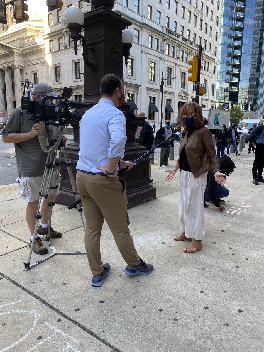 Committeeof70's tweet photo. #FuelTheVote happening today! 

Drop off your ballot &amp; grab a snack at any of these satellite election offices:

🗳️ City Hall
🗳️ A.B. Day School
🗳️ The Liacouras Center
🗳️ Roxborough High School
🗳️ Tilden Middle School
🗳️ Julia De Burgos Elementary
🗳️ Creative &amp; Performing Arts https://t.co/qfHpEn0sJN