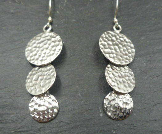 MantisGandySt's tweet photo. More beautiful sterling silver jewellery added to our website. 3 disc hammered earrings and pendant in store or online here https://t.co/ubu7hRj8iZ #mantis #gandyst #shoplocal #shopindie #handmadesilverjewellery #sterlingsilver #wesupportexeter #christmasgiftideas https://t.co/yGqFFHmF5s