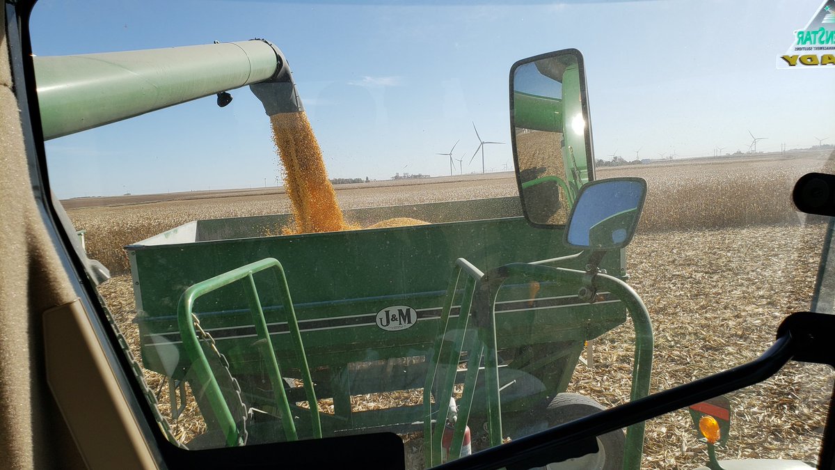 AlexGBlock's tweet photo. 7th generation picking corn on the same family farm since 1873! @PAOnTheMic @madproducer1 #FANOnTheFarm https://t.co/G30h01LhAo