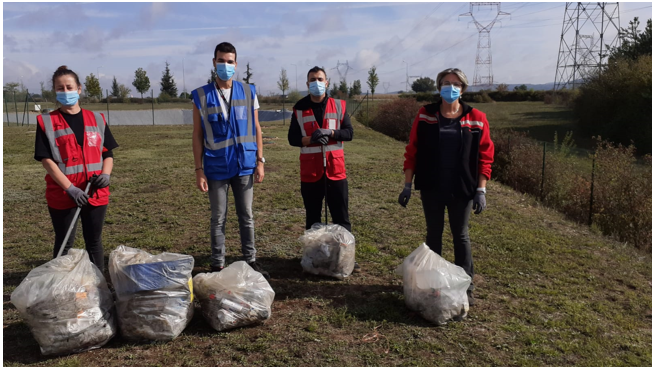 XPOLogistics_Eu's tweet photo. For #ESDW2020, XPOers got together to pick up litter and #MakeAnImpact in their communities. https://t.co/RyI5hFvaO8