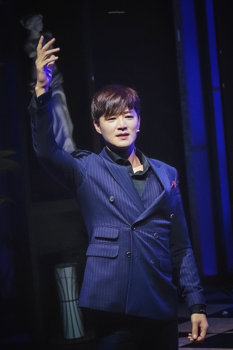 뮤지컬비스티 
커튼콜

재현 役 - 김종구 배우님

     굿바이 개츠비
     굿바이 마담...

201015 목요일 밤공