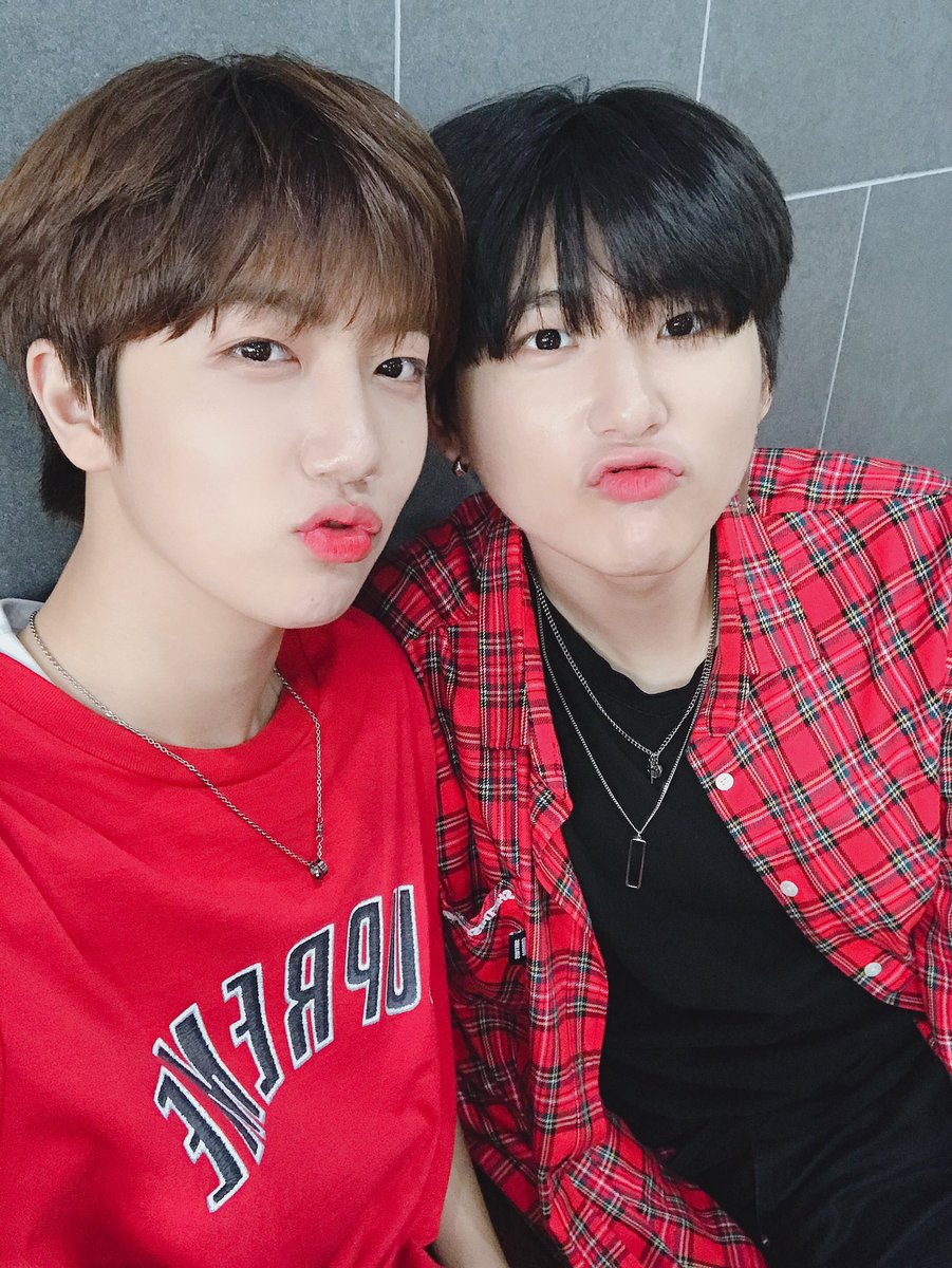 CRAVITY_twt's tweet photo. 서루비 생일 축하하오ㅎ #원진 #우빈데이 #생일축하합니다아아아아아아 https://t.co/zKcDDPbrlC