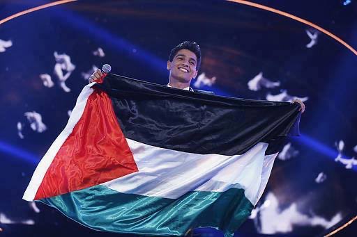 MiralAli03's tweet photo. Isr*el banned the Palestinian singer Mohammad Assaf from entering palestine bc of his constant support to his country n bc he uses his career to raise the voice of palestinians, when will we get our basic human rights? 

ان شاء الله بتضل شوكة بحلقهم يا عساف 🇵🇸 https://t.co/xQPGiJpZLc