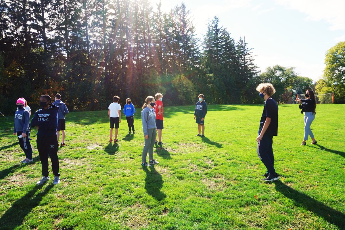 PickeringColl's tweet image. Our Grade 9 French students have been finding creative ways to practice their oral interaction skills at various Diplôme d&apos;études en langue française (DELF) levels while remaining safely physically distanced. #languageandliteracy