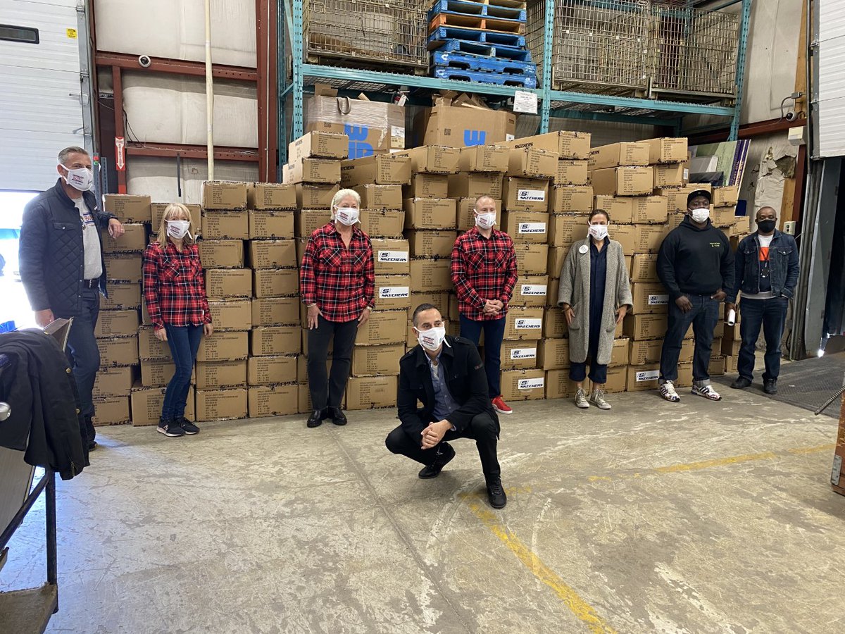 Click the link below to watch the video!

With the donation of goods becoming more frequent, Kids Up Front has started a new program called Handled With Care. This program connects donated goods to deserving kids. 

#handledwithcare #kidsupfront

facebook.com/watch/?v=17734…