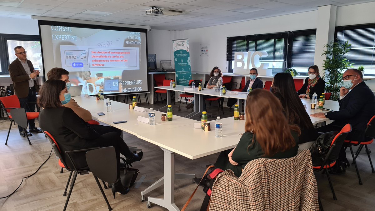 Dernière étape au @InnovupLR à Nîmes, l'importance de souligner que la <a href="/FrenchTechMed/">La French Tech Méditerranée</a> c'est aussi le Gard et les acteurs qui le composent. <a href="/katborlongan/">Kat Borlongan</a> échange avec Eric Giraudier, Pdt et Hervé Holz DG <a href="/cci_gard/">CCI Gard</a>, Anne Emmanuelle Rousseau, Présidente @InnovupLR,