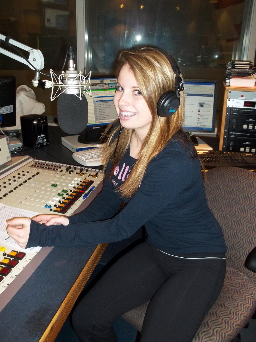 Megan_Pierson13's tweet image. how it started:             how it’s going:

•2011•   @Country105_FM    •2020•