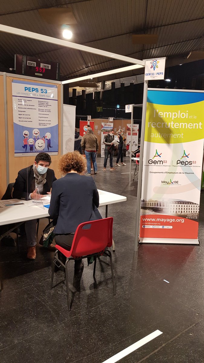MayAge53's tweet photo. Fin d'une journée très riche aux #RDV de l’#emploi
Merci et bravo 👏 à @laval_economie et @LavalAgglo qui ont fait en sorte que cet événement incontournable de l'emploi en #Mayenne se passe dans les meilleures conditions malgré les contraintes sanitaires actuelles
#SLE2020 https://t.co/I53jaKn2Ea