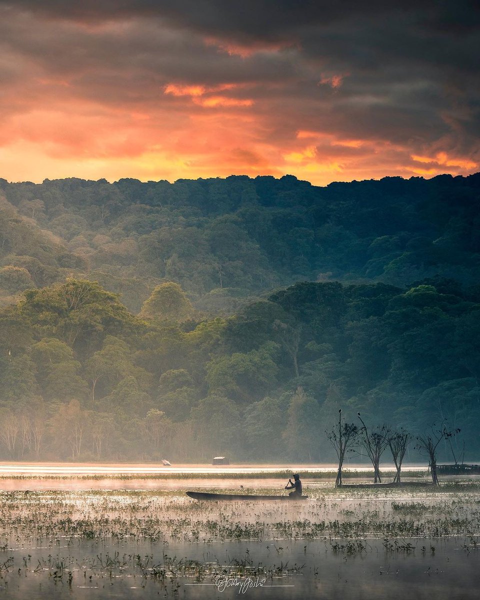 Nach einer stressigen Woche, brauchen wir alle ein bisschen Ruhe, um wieder zu uns zu finden. Wie schön wäre es daher abends auf Bali zu sein, wie auf diesem Bild?

<a href="/bobbyjoshii/">Bobby Joshi</a>