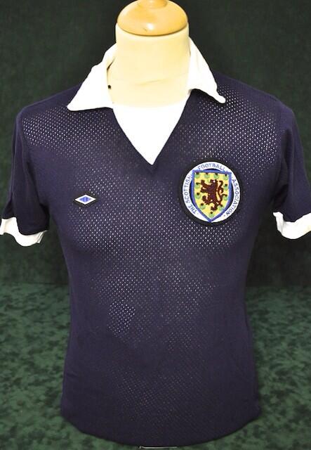 Z is for.... Zaire!

Worn by Scotland &amp; Leeds legend Billy Brember against Zaire in 1974 - now of course known as the Democratic Republic of Congo.

#AlphabetOfShirts