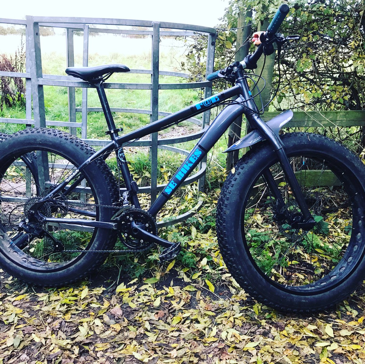 ditchp72's tweet photo. Got fatty back today after a workshop visit for a check over and new rear mech, can’t wait to get some miles in on her after a short ride home !! https://t.co/1xgloEpy10