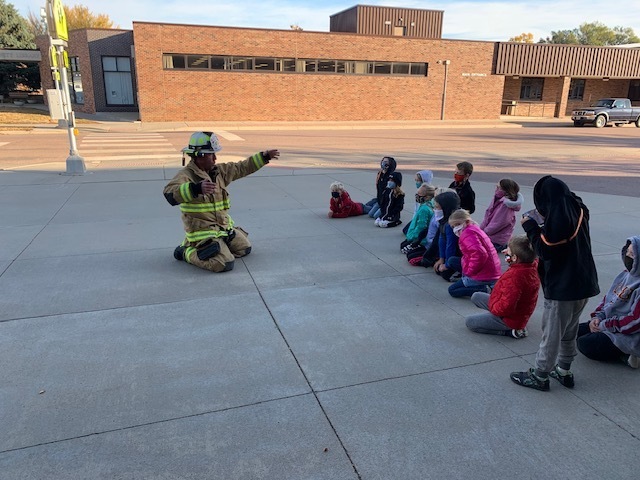 LennoxElem_LWC's tweet photo. Thank you to the Lennox Fire Department for providing safety and fun to our students this morning! https://t.co/UaxKWsrpsq