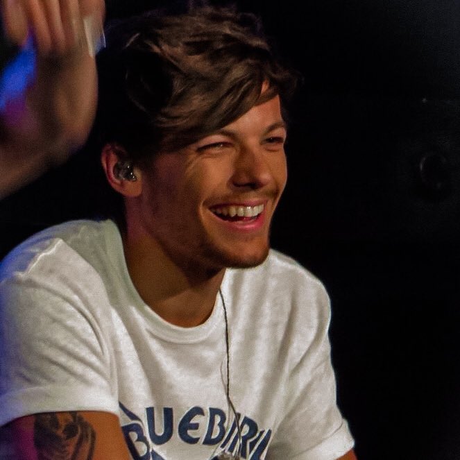 tswiftlouiswt's tweet photo. ✩⡱𝒲𝒽𝑒𝓃 𝓉𝒽𝑒 𝓈𝓊𝓃 𝓈𝒽𝒾𝓃𝑒𝓈 𝓌𝑒 𝓈𝒽𝒾𝓃𝑒 𝓉𝑜𝑔𝑒𝓉𝒽𝑒𝓇 ⡱✩ https://t.co/NkAqycvOxM
