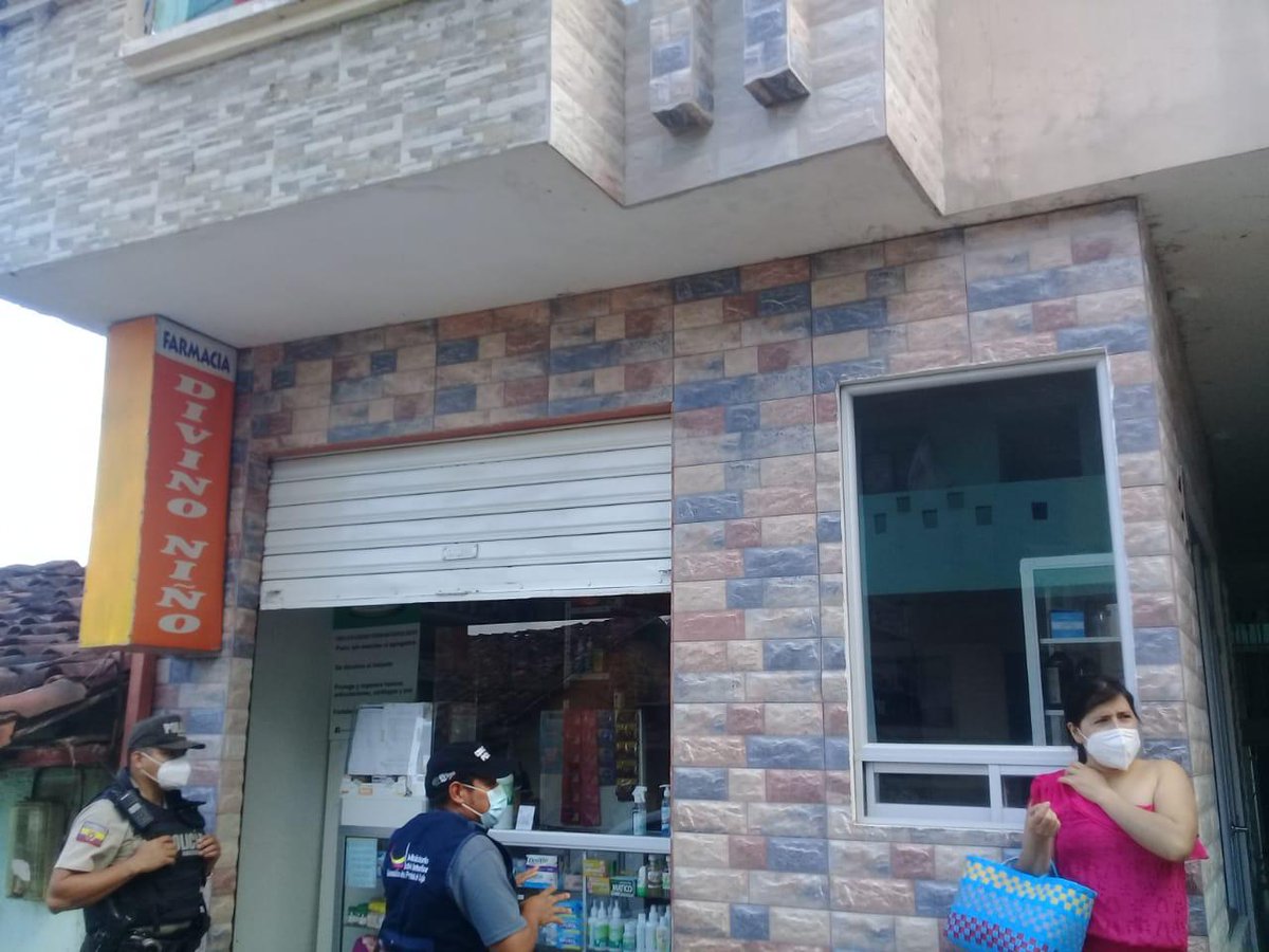 ✅Comisaría ,TP Santa Rufina, con el apoyo de <a href="/PoliciaEcuador/">Policía Ecuador</a>, controlan productos caducados, permiso anual de funcionamiento en establecimientos regulados por el <a href="/MinGobiernoEc/">Ministerio de Gobierno Ecuador</a>.