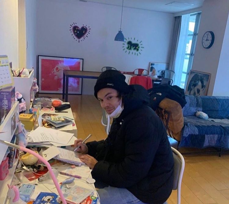 pics of harry that radiate boyfriend energy... a thread
