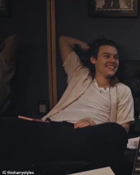 pics of harry that radiate boyfriend energy... a thread