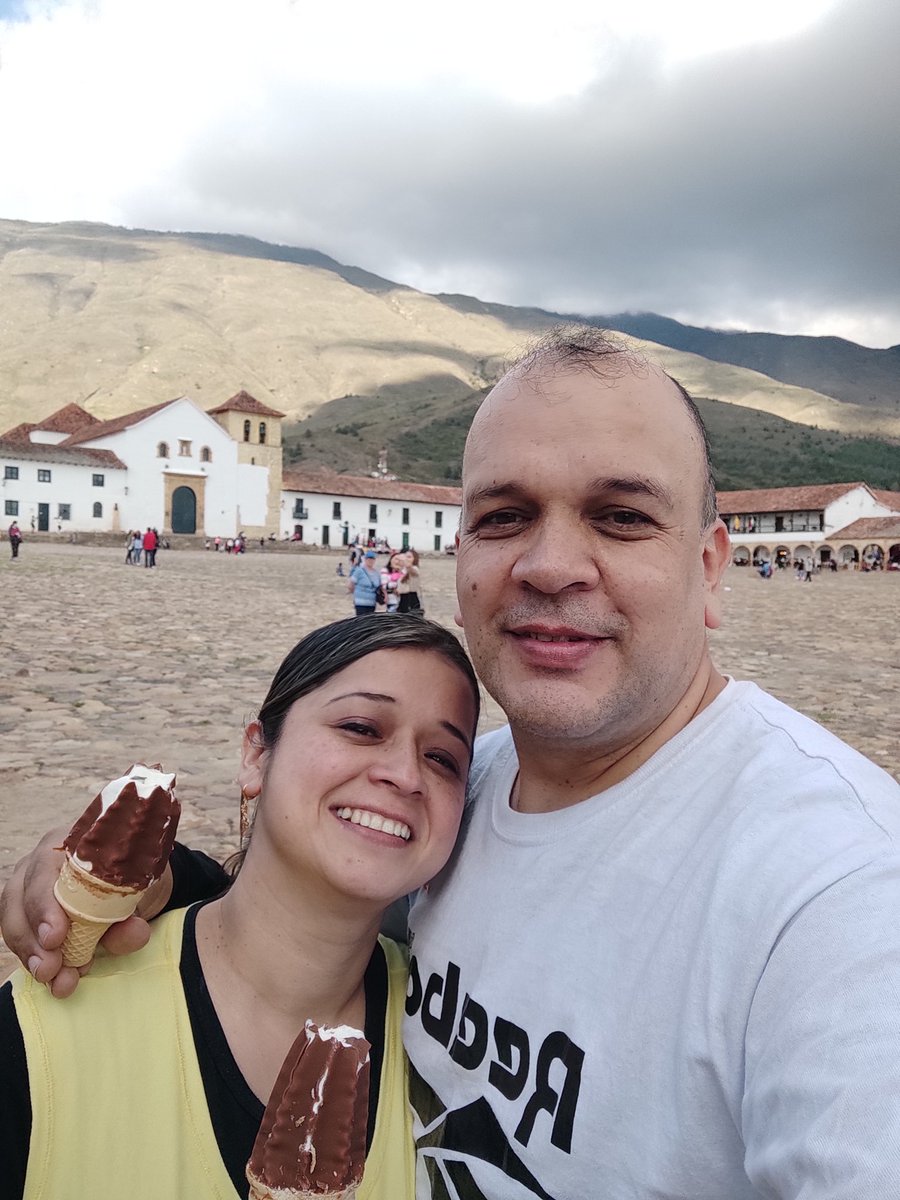 Ferymile2012's tweet photo. @BluRadioCo Inconfundible @villadeleiva con mi amor @MiladyPabon https://t.co/t36GptE3m6