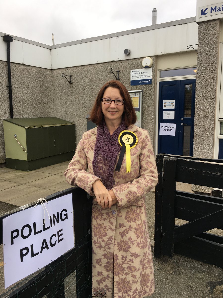 Louise4Ellon's tweet photo. I've been round the polling places in Ellon today, &amp; received a lovely response from people in the town. It's a beautiful evening to vote. Polls are open until 10pm, and I'm sure the great @Aberdeenshire staff would love to see you. #DemocracyMatters #VoteSNP https://t.co/oTOaWeWx8O