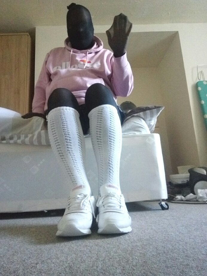 encasedinnylon's tweet photo. Encased in black tights #black #tights #pantyhose #encasement #encased #zenti #hosiery #tightsface #covered #in #masking #pantyhoseencasement #tightsencasement #tightsface #nylonclad #tightshead https://t.co/cvfoevoek1