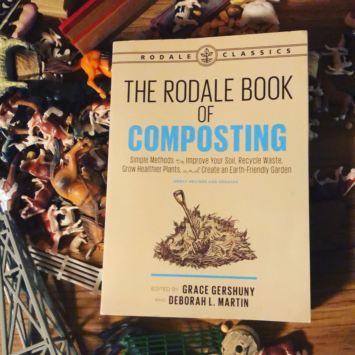 kissellchickens's tweet photo. Interested in composting? Soil health is the most important step in growing your own food. Composting is the best way to improve the health of your garden soil naturally! Here’s a book recommendation to get you started 🍂🌻 https://t.co/t3os8TrA64