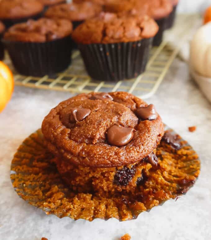 PerchanceToCook's tweet image. New post! These Easy Paleo Pumpkin Muffins are decadently pumpkiny, moist, fluffy, and SO delicious. All while being made without refined sugars or flours. They are naturally dairy-free, gluten-free, grain-free, and Paleo!

perchancetocook.com/easy-paleo-pum…
