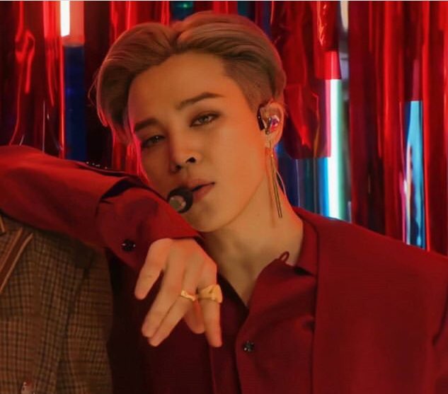 gen_nour's tweet photo. Damn it Jimin ain’t playing around out here🔥🔥@BTS_twt #BTS #BTSxBBMAs #JIMIN #JIKOOK https://t.co/FFRszuUwco