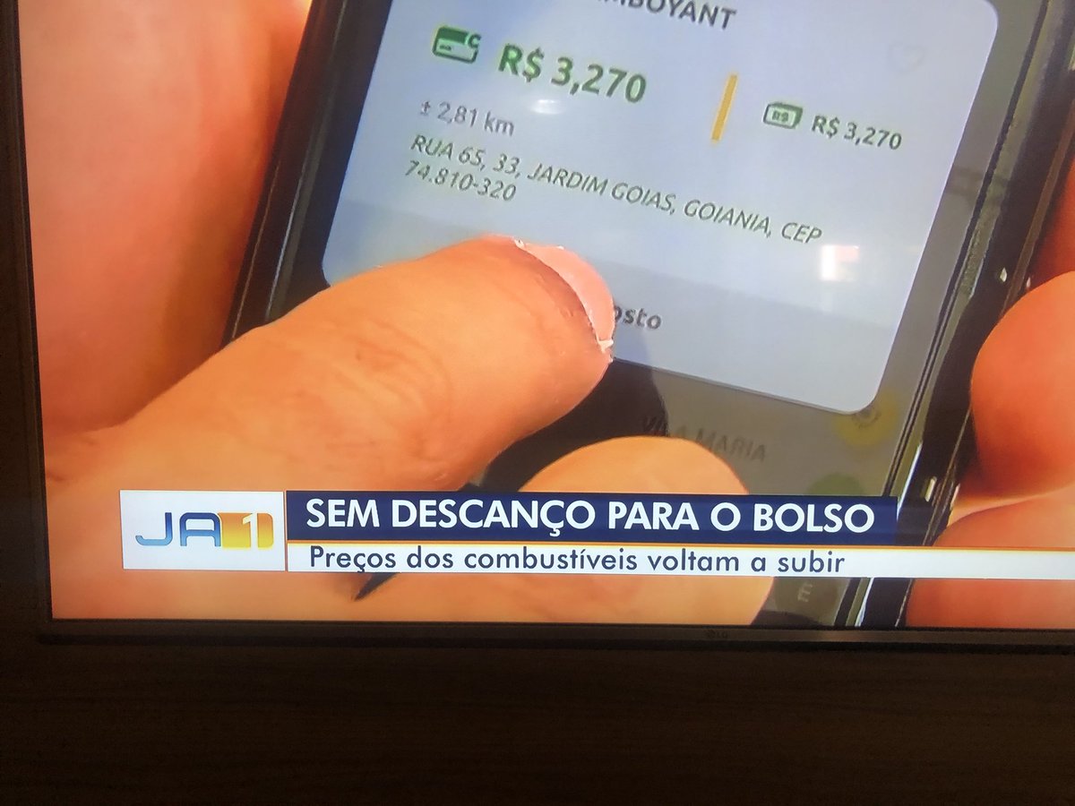 EncomX's tweet photo. @TvAnhangueraGO Pessoal, vocês precisam revisar melhor os textos que vão para a TV.... Descanso com “Ç” dói só de ver... https://t.co/J2y8YOGjXf