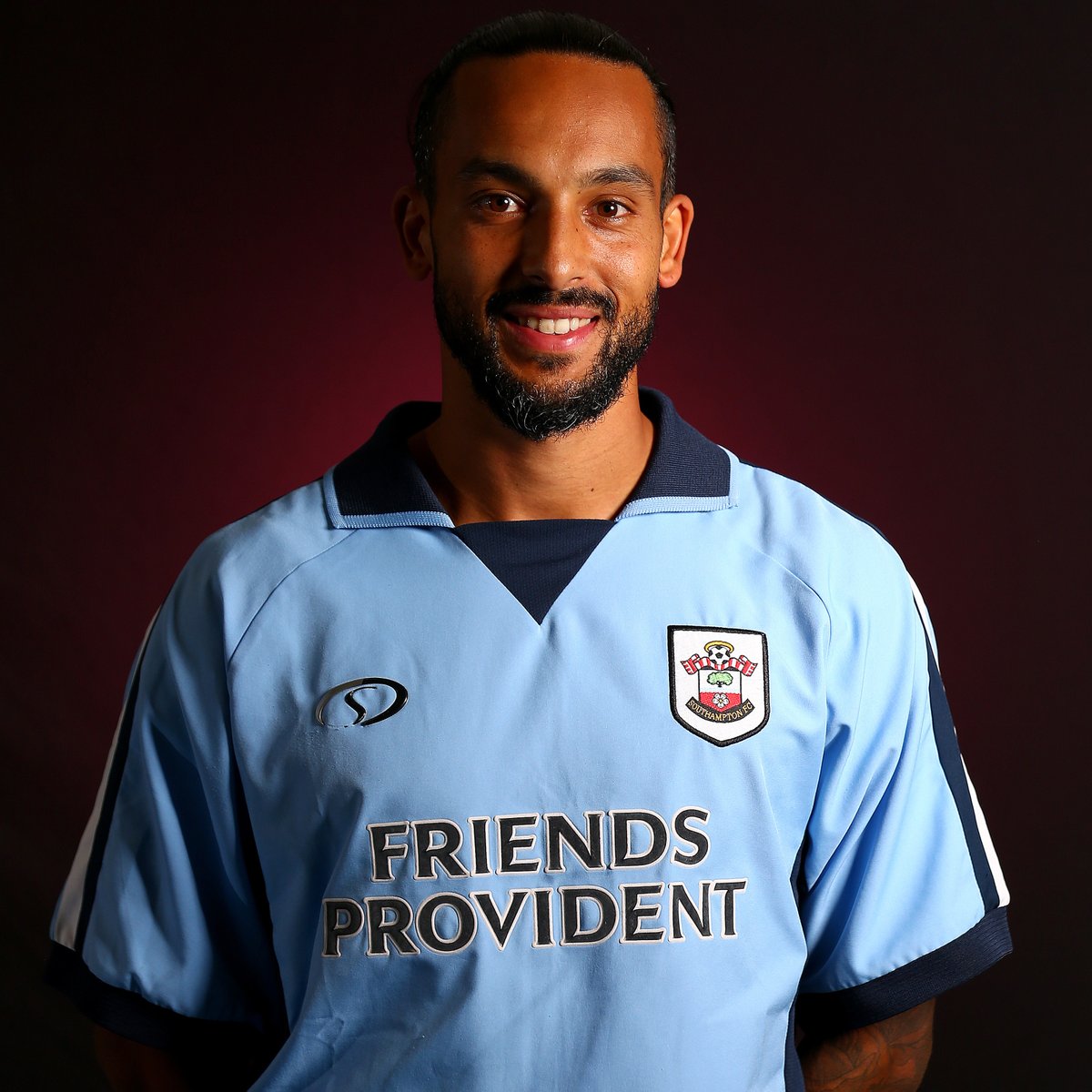 SouthamptonFC's tweet photo. Anyone for some more #ThrowbackTheo? 😍

@theowalcott ❤💙 #TW32 https://t.co/D7ibY4lvyO