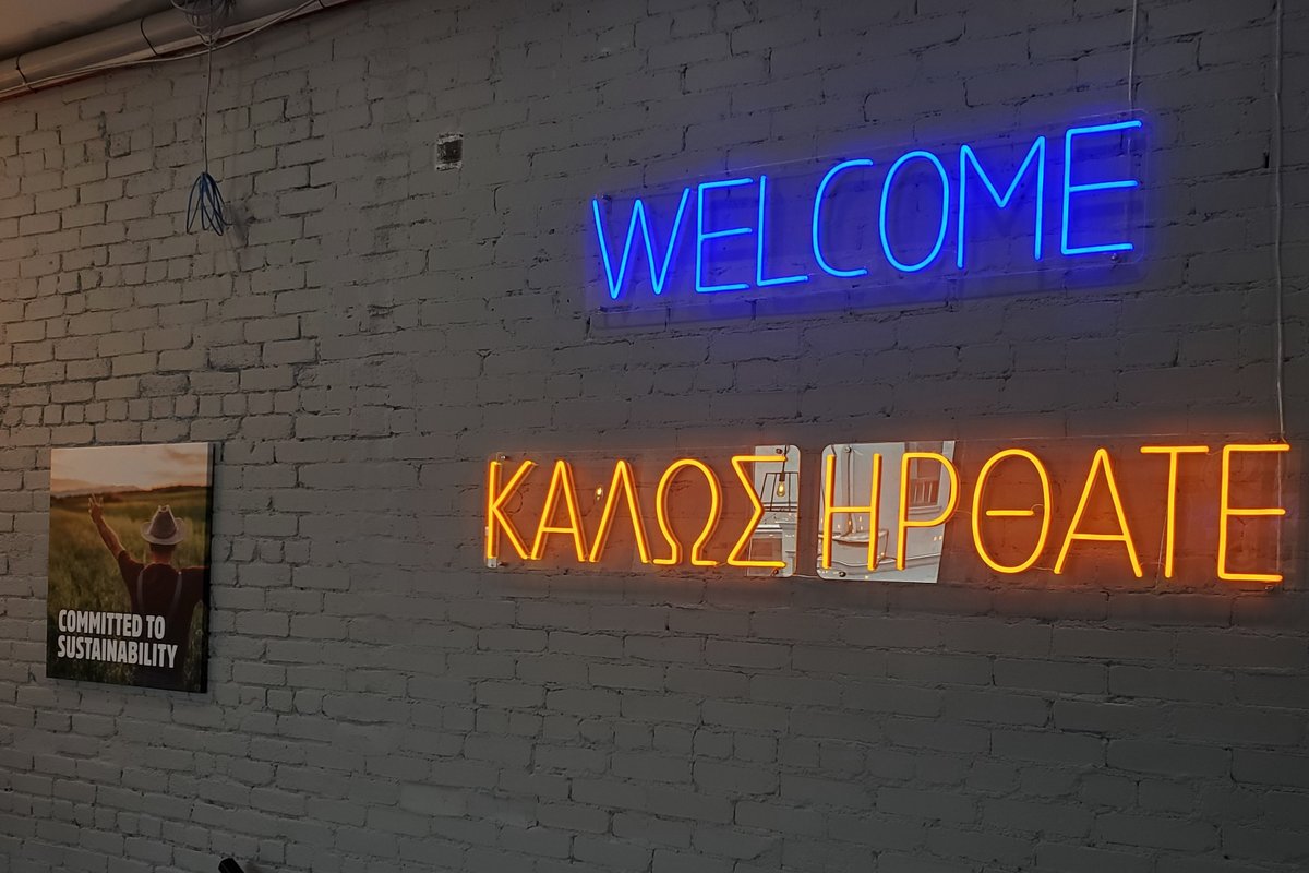 MarqueeMarcTO's tweet photo. I think no matter what the occasion may be, you can never go wrong by showing up at the dinner table with a hot plate of fried chicken!
#friedchicken #marybrowns #danforth #greektown #welcome https://t.co/FMSqTcaaKp