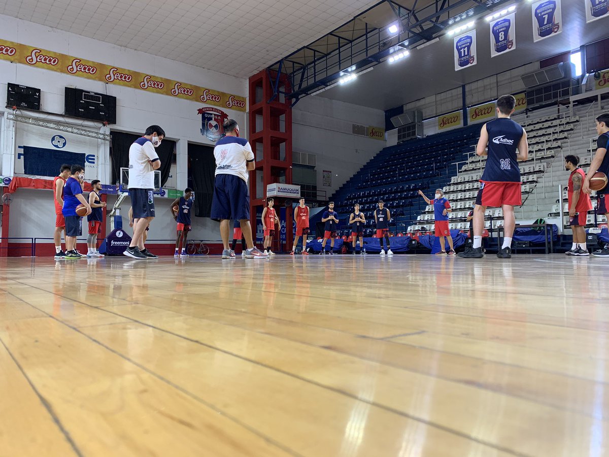 AAQuimsa's tweet photo. 👕 Con pilcha nueva de @adhocoficial, la Fusión se entrenó en el Ciudad pensando en sus próximos compromisos ✅🔴🔵⚪️ https://t.co/agRpnFwKDQ