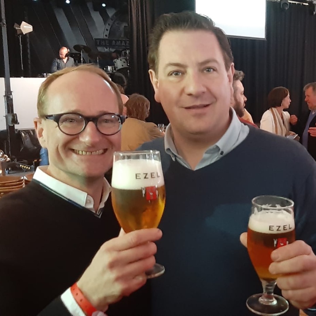 EzelsordeKuurne's tweet photo. Terug koers! Mooie herinnering aan Kuurne-Brussel-Kuurne 2020 met Minister Ben Weyts en onze Koning Ezel David II #koers #bier #kuurne https://t.co/Ab8soSmTo0