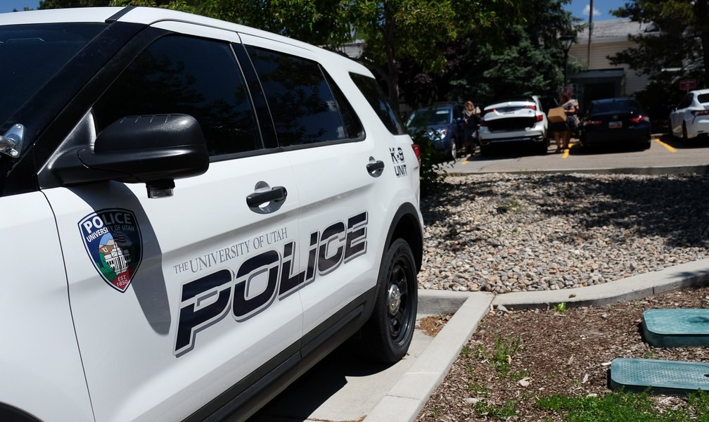 CourtneyLTanner's tweet photo. Former University of Utah officer who showed off explicit photos of Lauren McCluskey won’t face charges

https://t.co/SN0stjDH7g https://t.co/nJYmOqvlsk