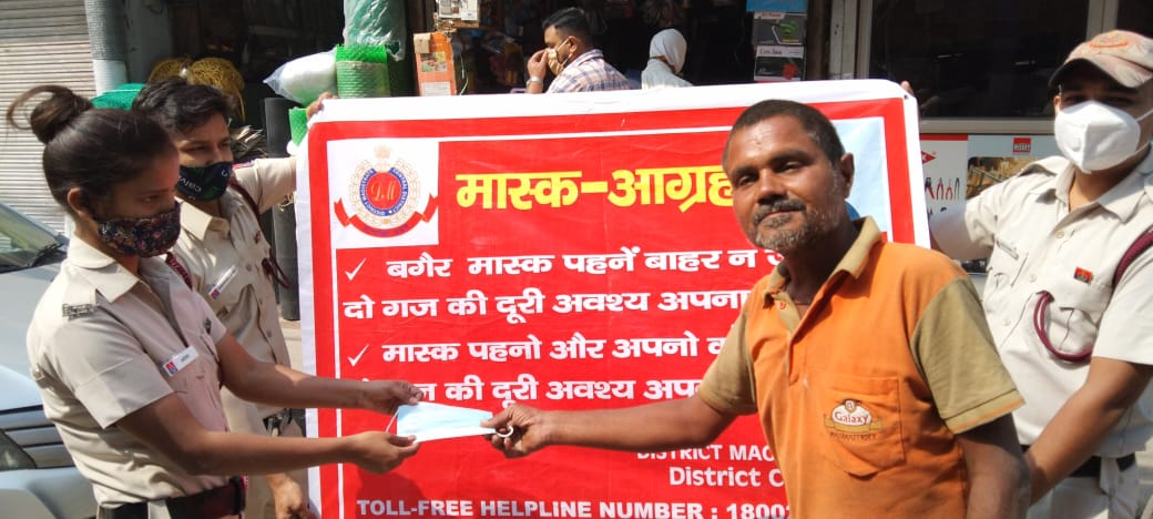 DMCentralDelhi's tweet photo. #Mask_Agrah led by #DDMA_CENTRAL_team in #Central_District
#COVIDγΌ19
#Unlock5
#delhidefetingcorona
@Dilkhush_ias
@brgausingha
@HarishM07710561
@SarhanAhmed15
@Aaakaaash01
@msisodia
@MoHFW_INDIA
@MIB_India
@TOIIndiaNews
@htTweets https://t.co/rSOWO8SJuc