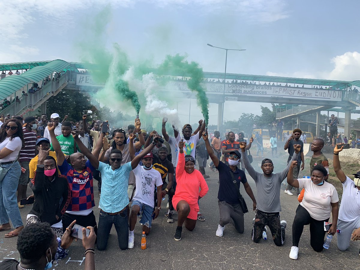 AaJessehalliday's tweet photo. 😂 Nigerians are returning misplaced phones and wallets found during the protests

Nigerians are donating drinks,asun,small chops,rice,beans etc..... free of charge 

😂😂 Nigerians are donating money and "Bitcoin" to fund protests !!

#stayboy #ASUU #Anonymous #endswat https://t.co/KZ8W5F9W8T