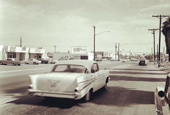 CityofPhoenixAZ's tweet photo. Today is day 15 of our #31daysofPHX . This is our way of showcasing the best views of the nation's 5th largest city. #TBT - That is a #57Chevy rolling down 32nd St. towards McDowell in the #1960s. A #sharpeye will spot a few more #classiccars in this scene as well. https://t.co/BDmYOUWPi0